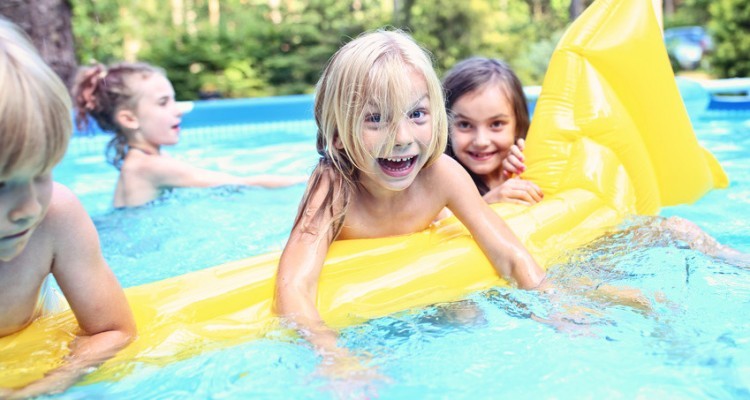 Sicherheit für Kinder im Schwimmbecken und Pool.